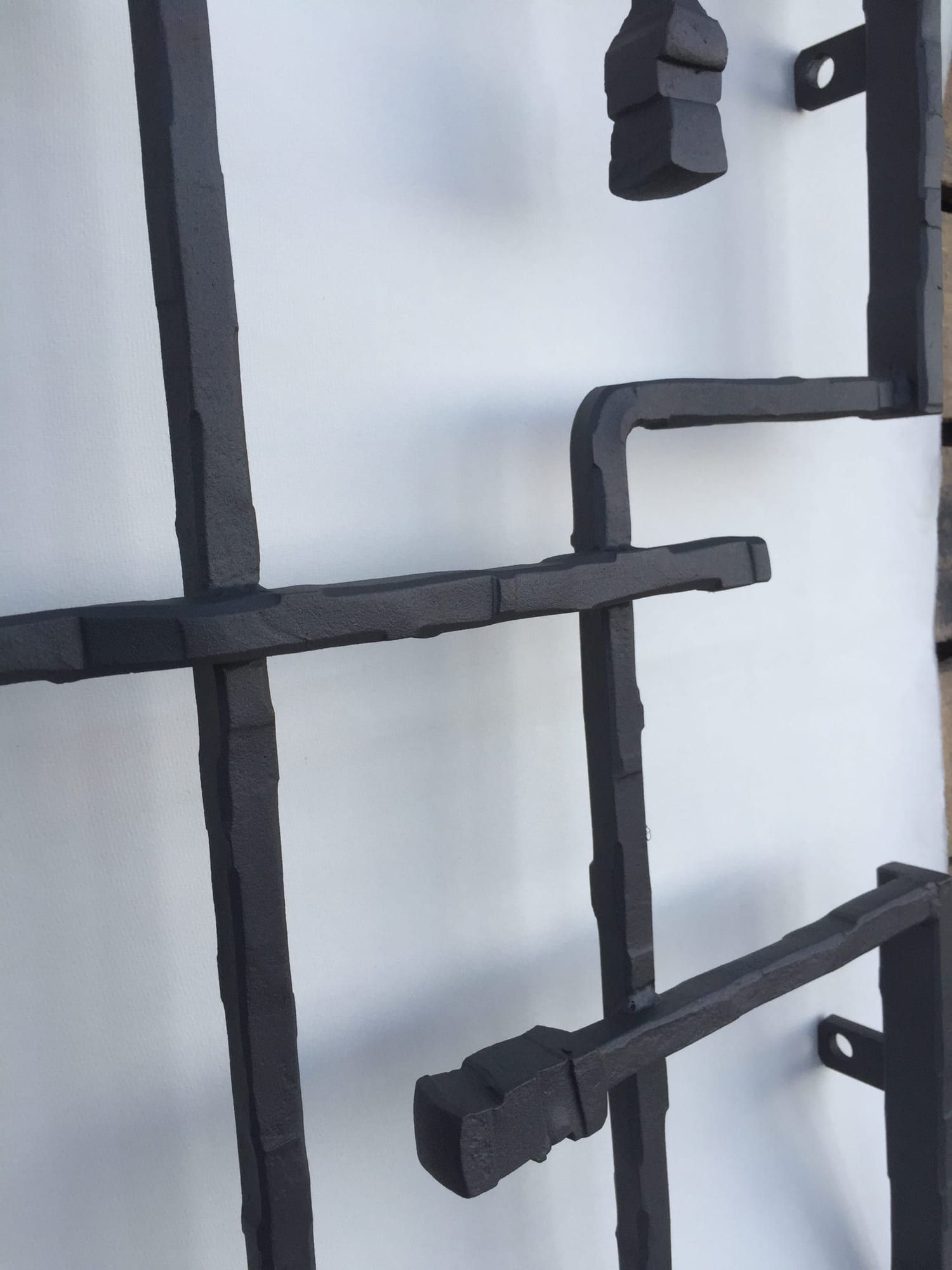 Detail des Fenstergitters, geschmiedete Verbindung der Stäbe